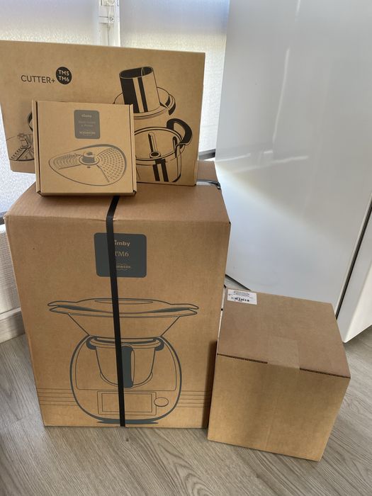 Bimby TM6 com 2 copos+mandolina+descascador e espiralizador