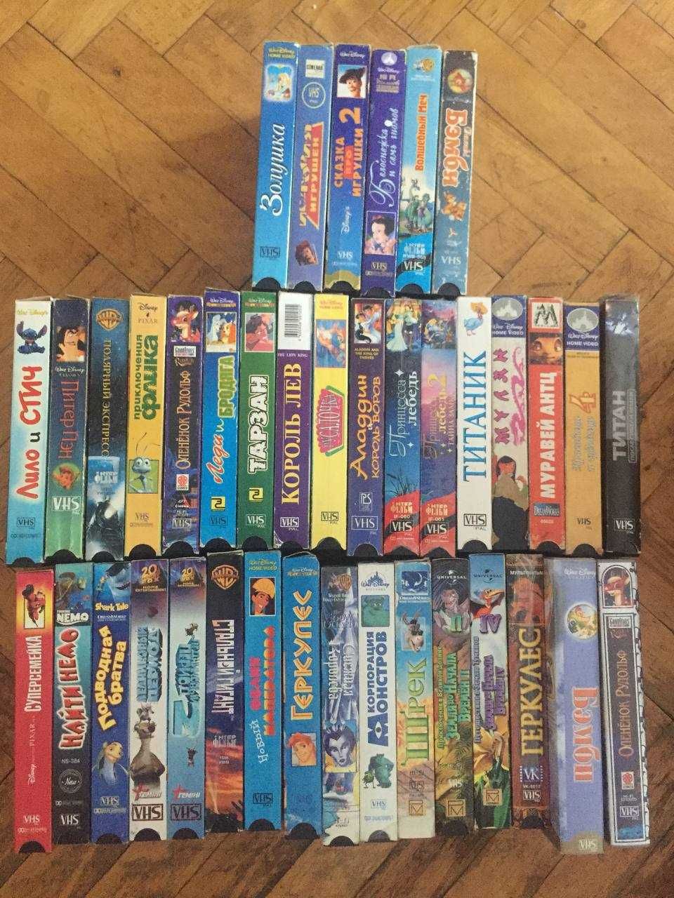 Видеокассеты VHS История игрушек, Суперсемейка, Тарзан, Король Лев