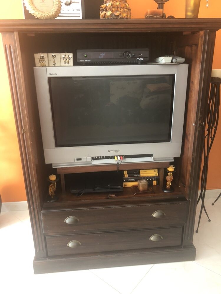 Móvel TV com portas 130€ e TV Panasonic em excelente estado 50€