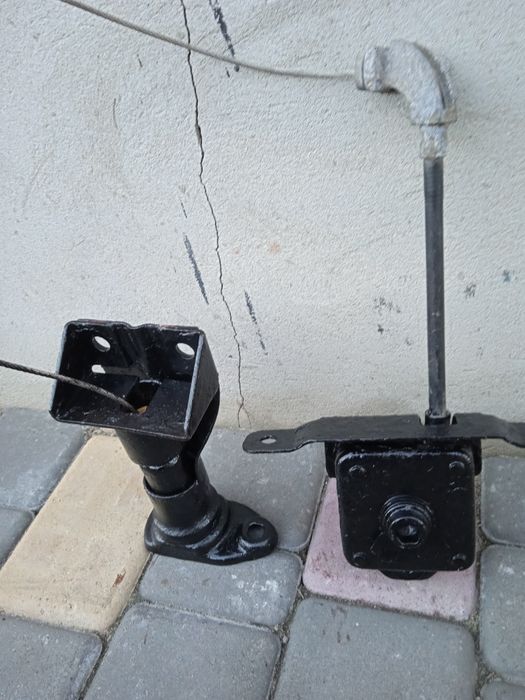 Механізм (домкрат) до запасного кола