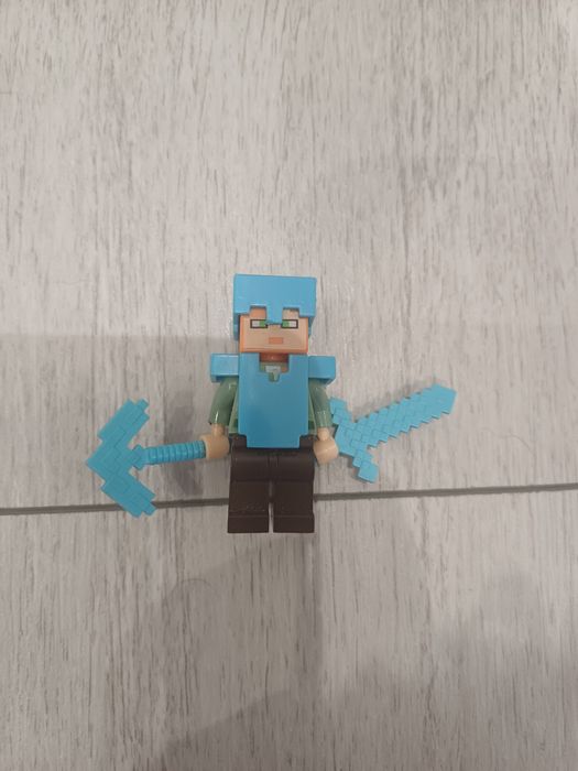 Figurka Lego Minecraft Alex ~ zbroja Diamentowa + Żelazna [Napierśnik]