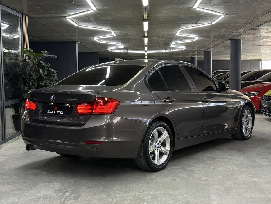 BMW 320i