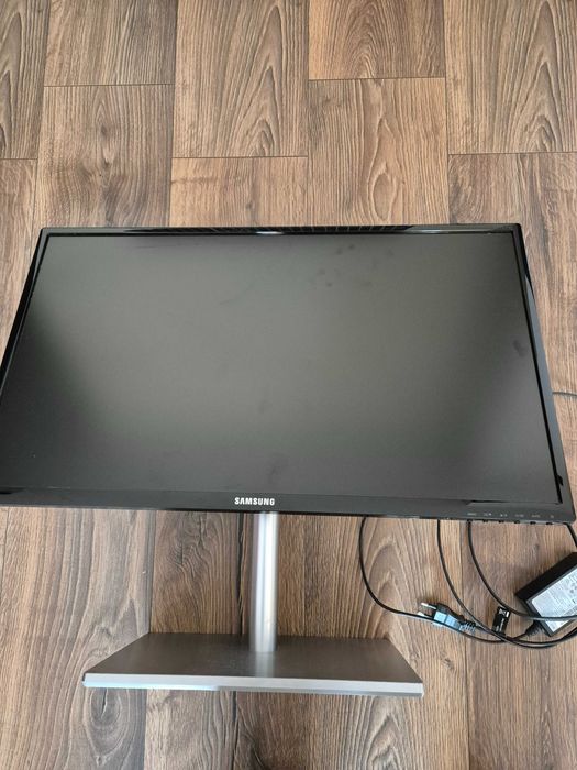 Monitor Samsung  S27C750P z zasilaczem.