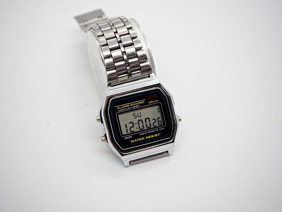 Zegarek retro elektroniczny