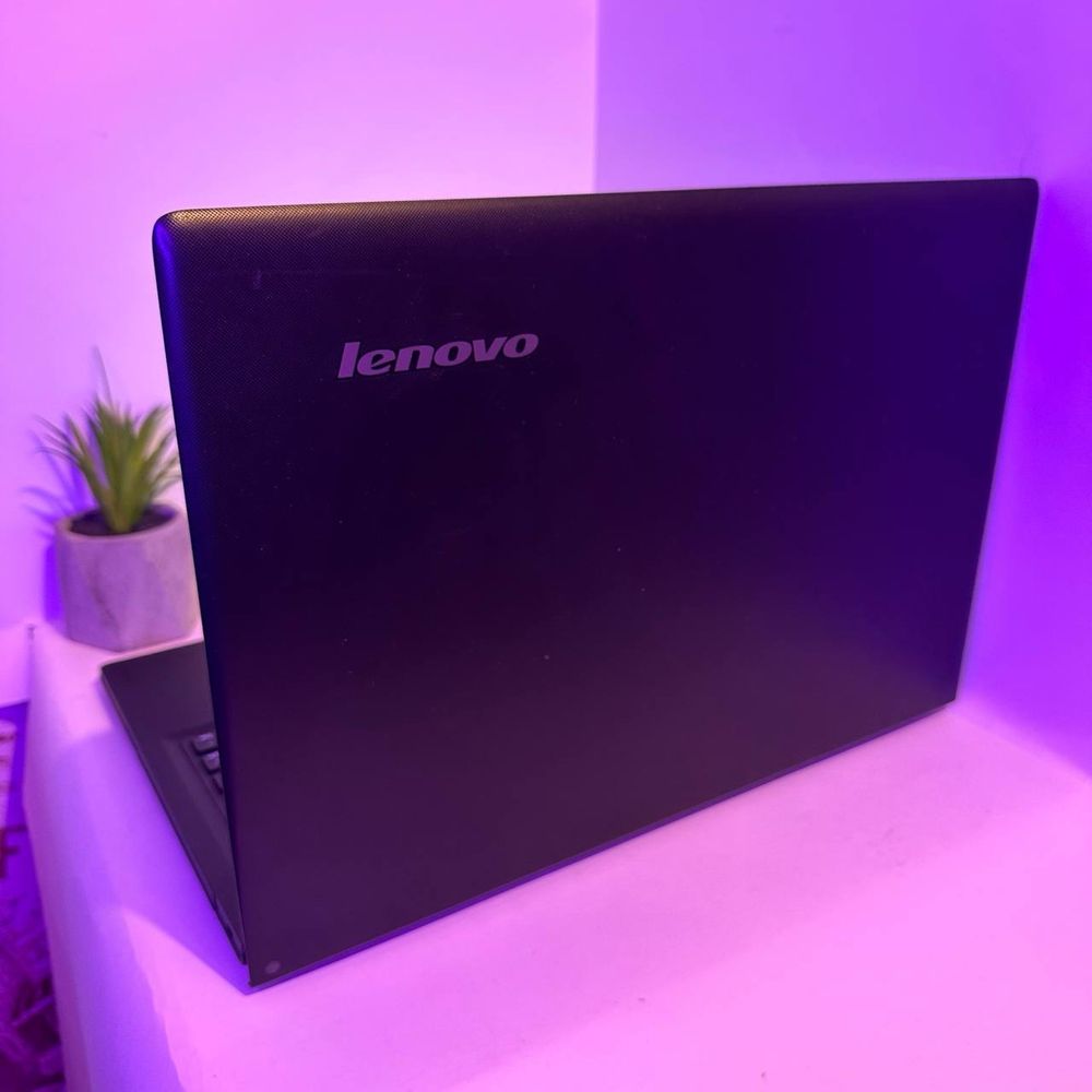 Ноутбук Lenovo, 2 відеокарти 920m, ssd, 8 озу