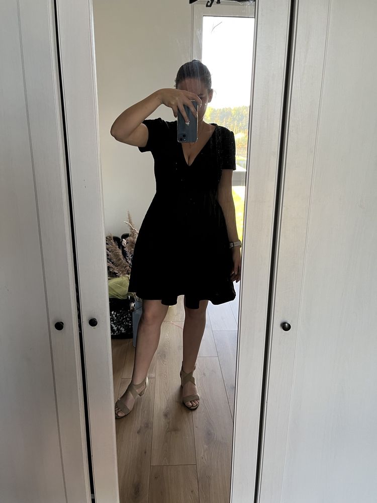 Czarna mini sukienka r. XS Kąkol
