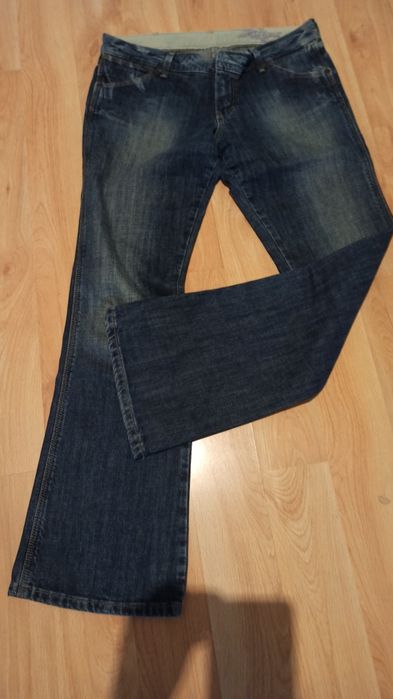 Sprzedam dżinsy Wrangler dzwony