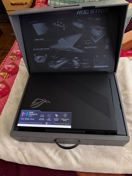 ASUS ROG Strix Scar 18 - 2025