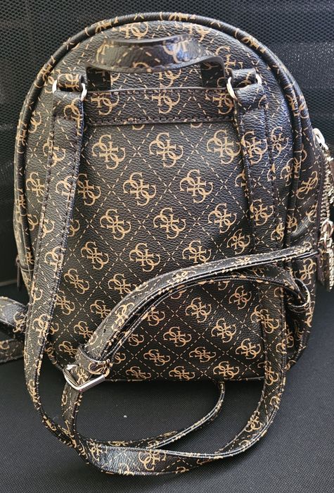 Mochila da marca Guess. Nova
