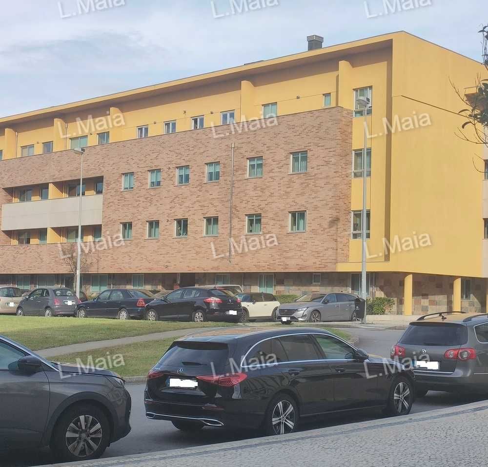 Apartamento T2 + 1 (arrumo) + BOX + 2 Suites - possível permuta