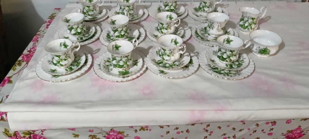 Serwis kawowy Royal Albert 12 szt