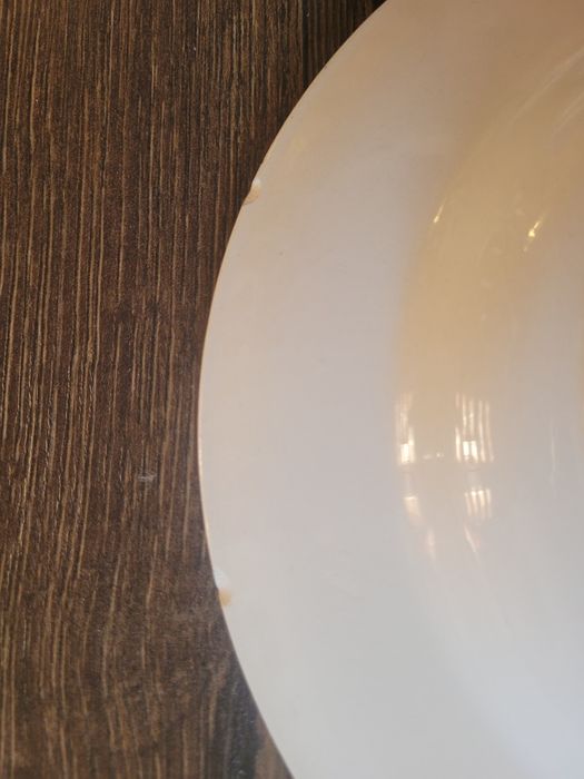 Dwa głębokie talerze porcelanowe ze wzorami