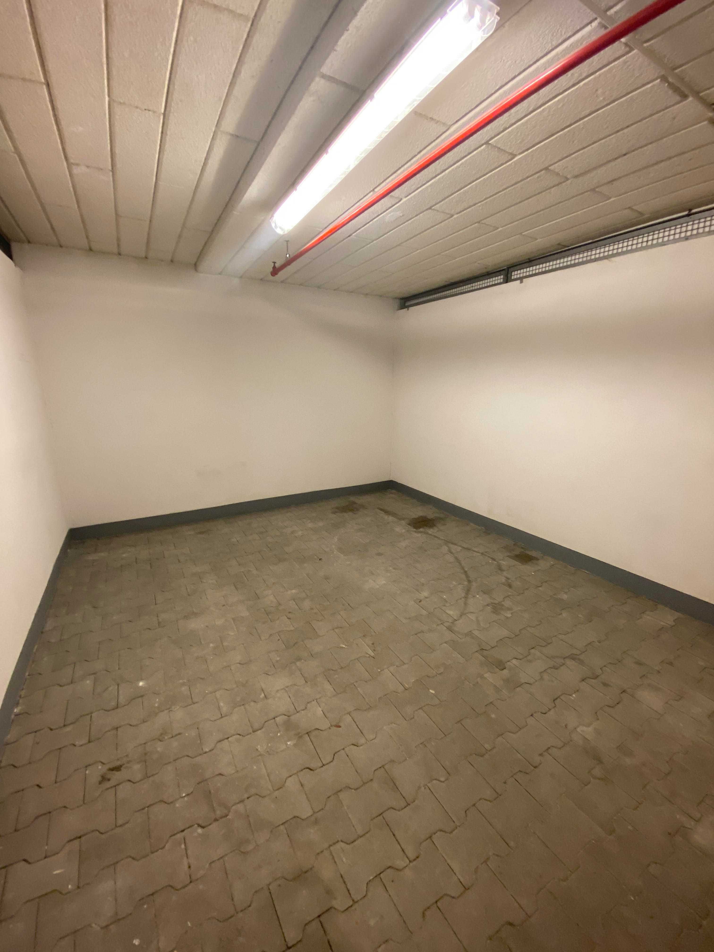 Pomieszczenia magazynowo składowe w Krakowie |Podgórze| PARKING PRĄD