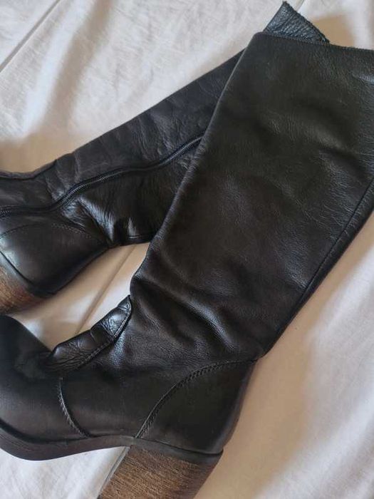 Bota preta cano alto