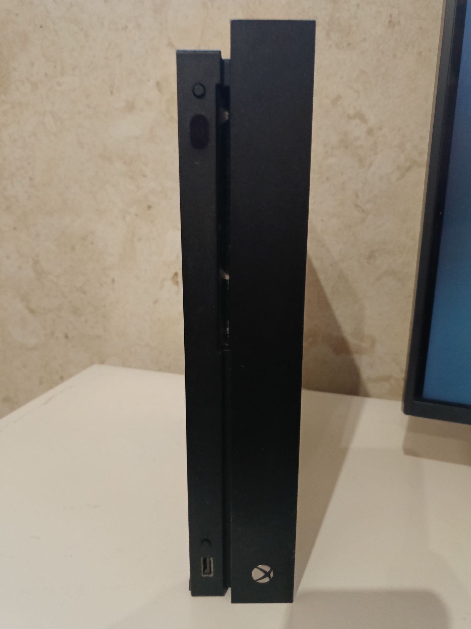 Xbox one X 1TB muito bem conservado