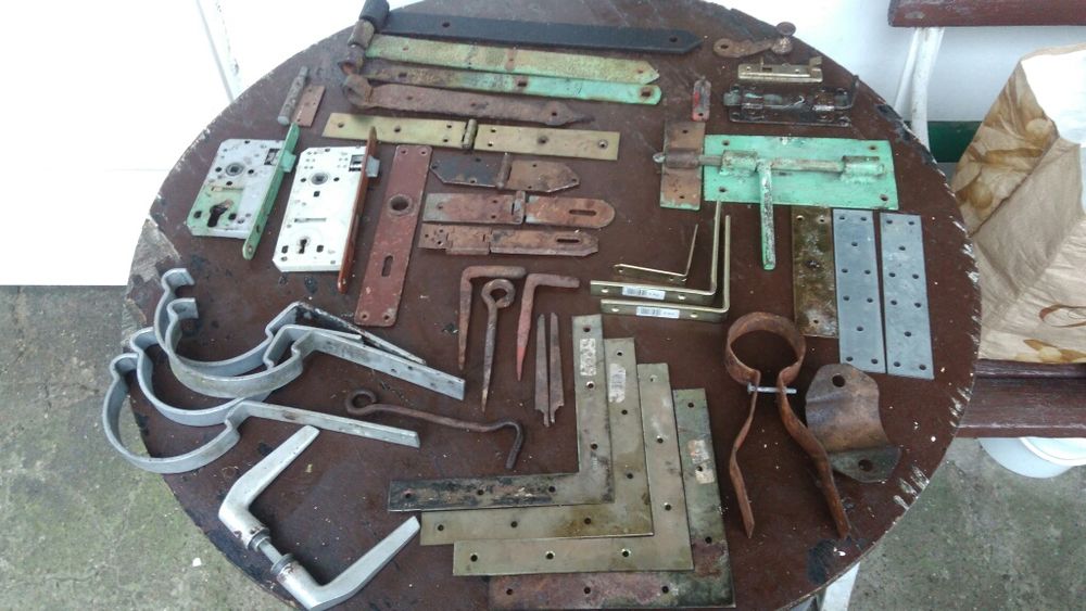 stare zawiasy zamki klamki zasuwy