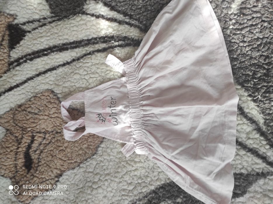 Sukienka na szelkach