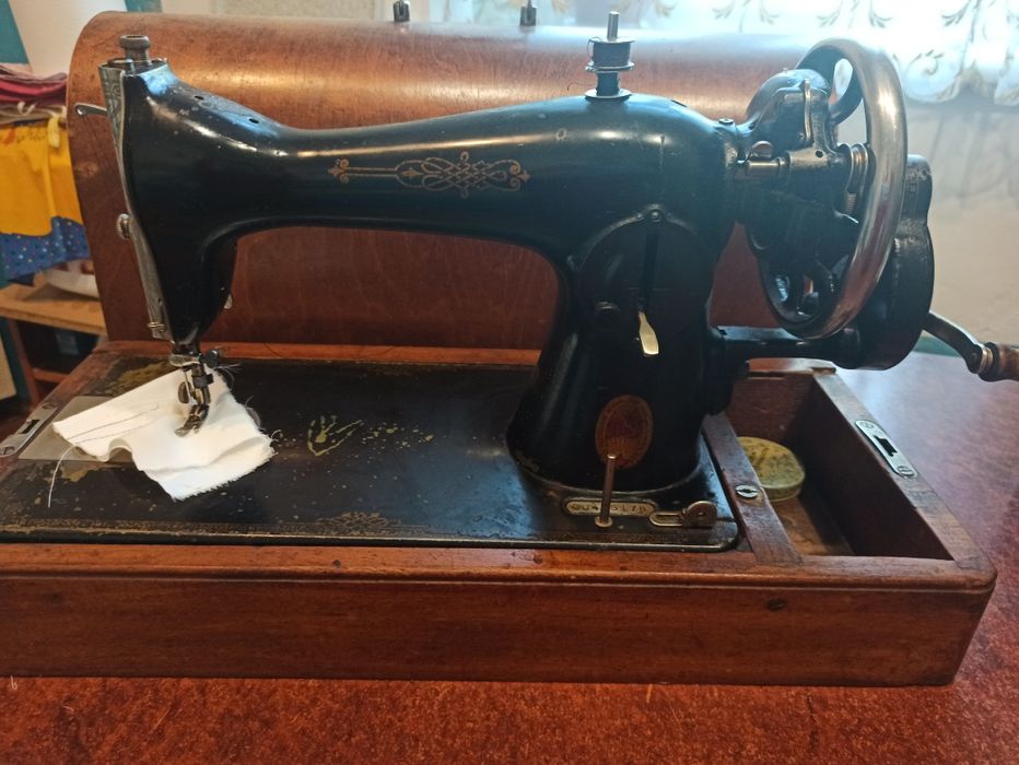 Швейна машинка подолка