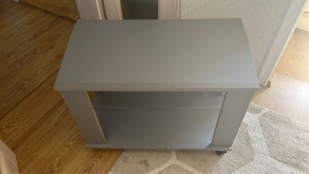 Полка под телевизор на колесах