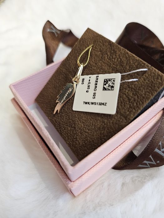 Zawieszka srebrna pozłacana skrzydło Freedom  W kruk