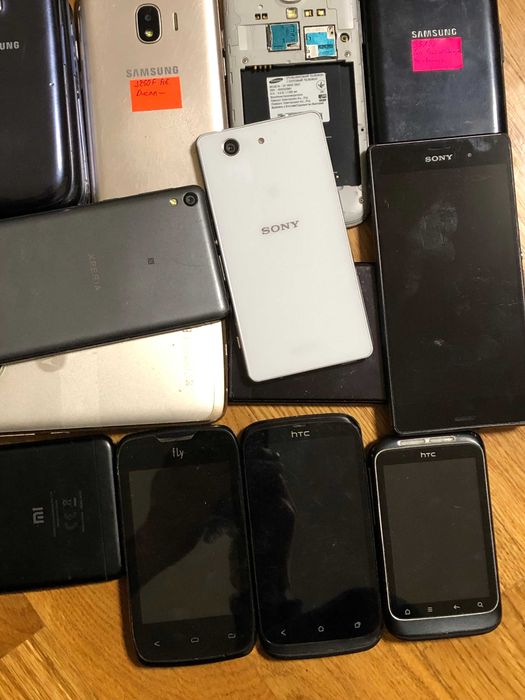 Продам лот мобільних телефонів на запчастини