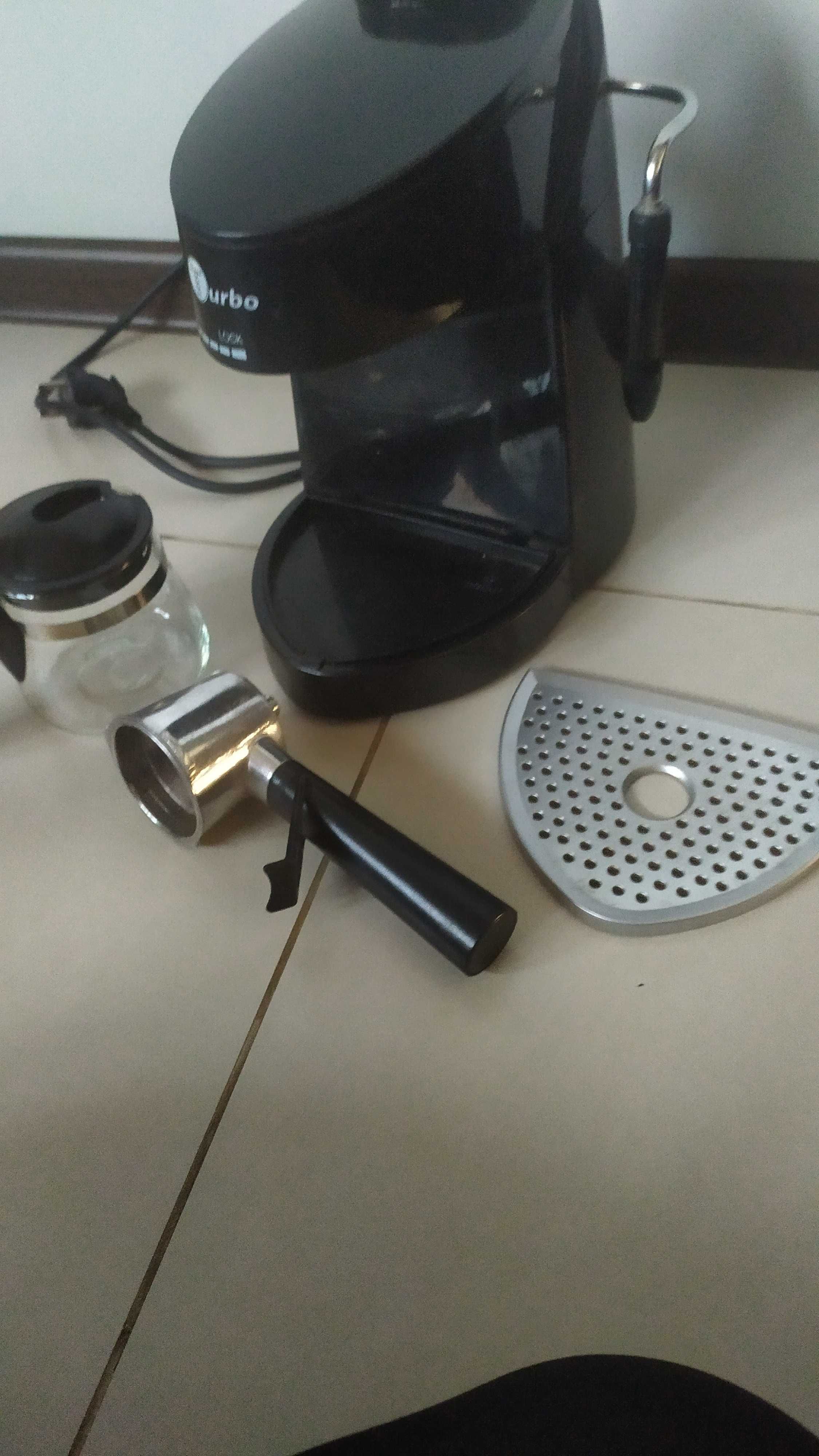 Ekspres ciśnieniowy do kawy Turbo 14 B ze spieniaczem do kawy,