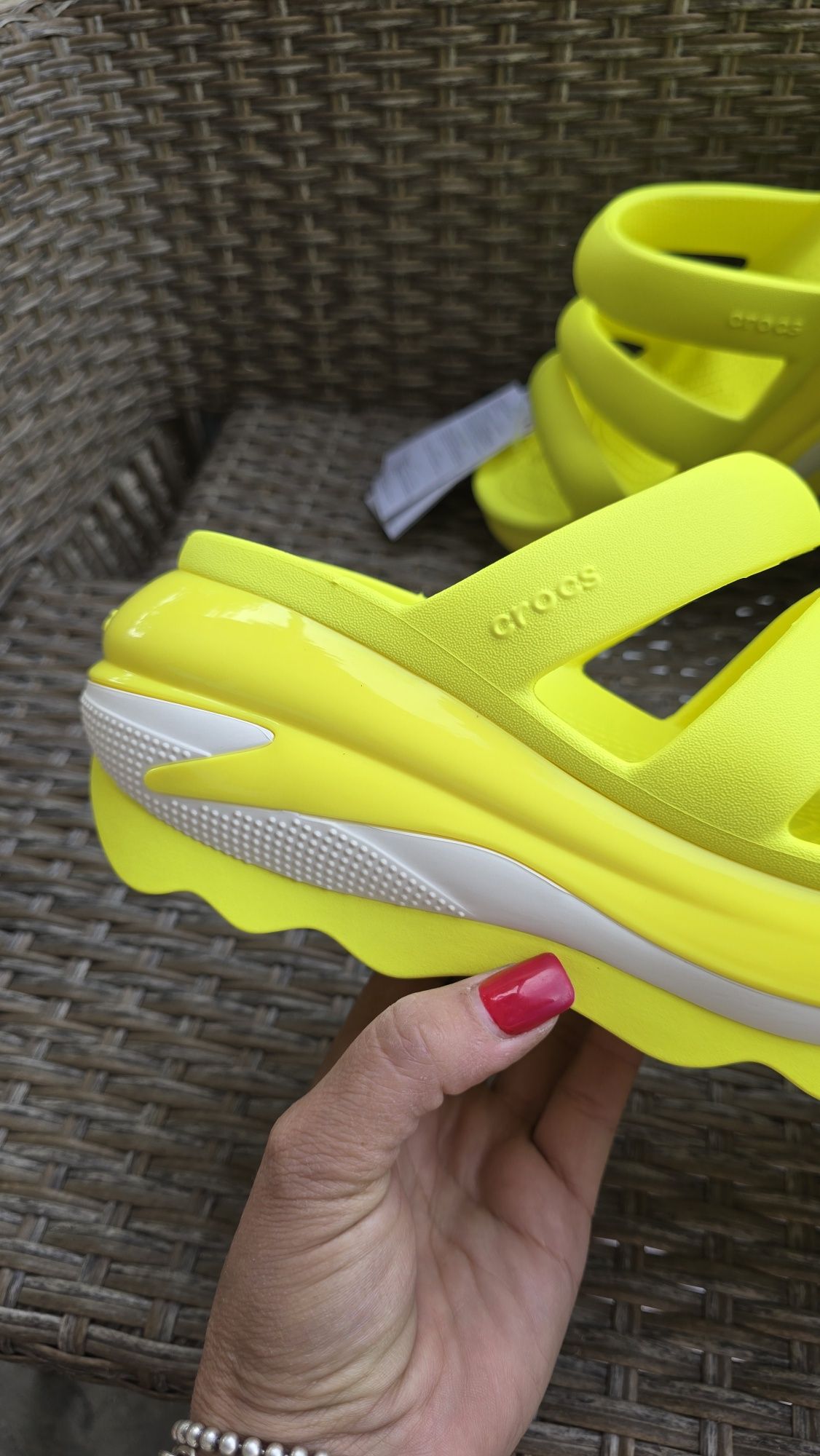 Новинка шльопки на платформі crocs  mega crush