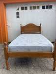 Vendo cama de corpo e meio
