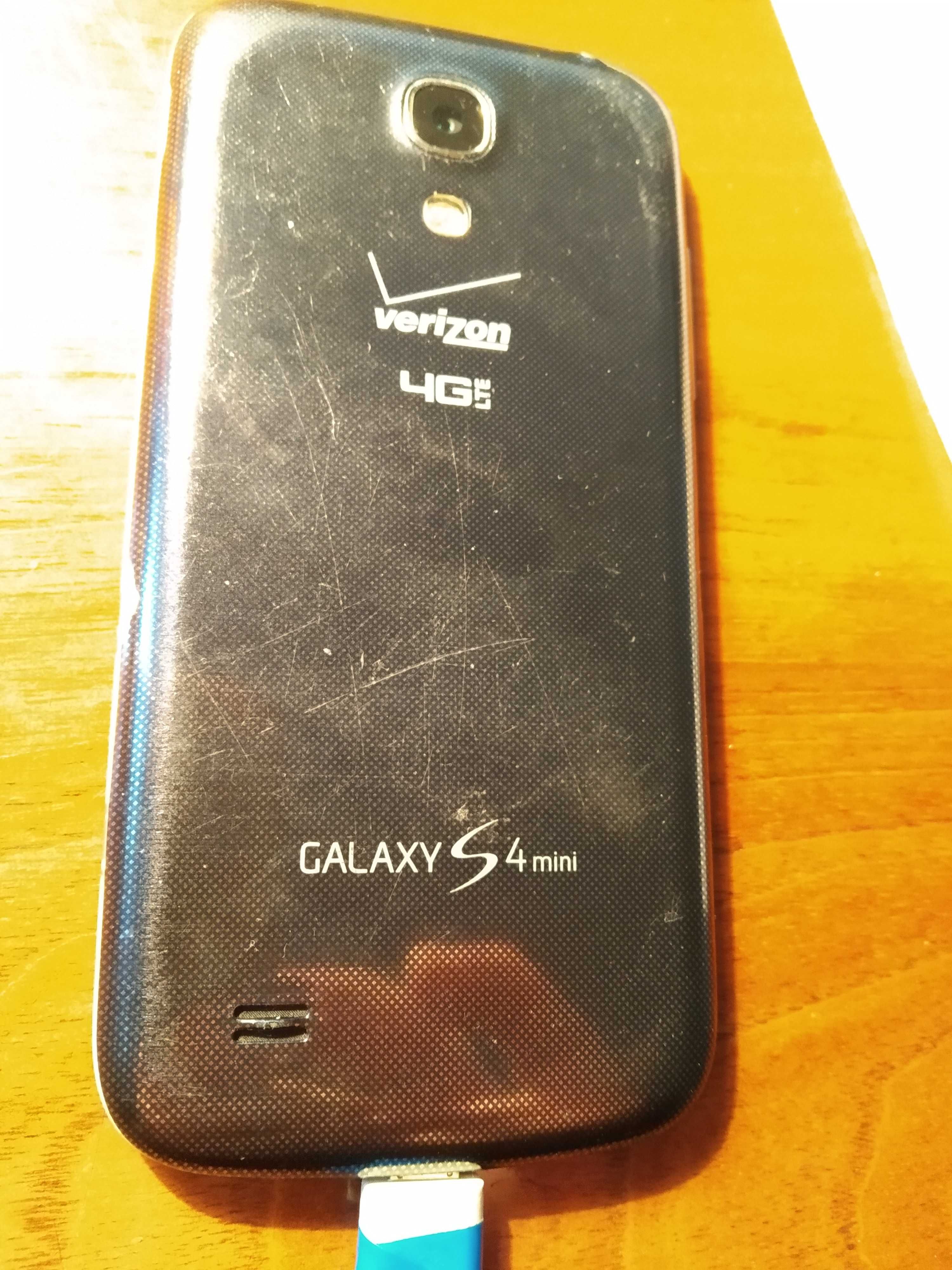 Мобильный телефон SAMSUNG Galaxy S4mini