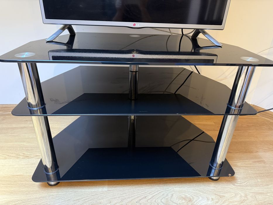 Склянна тумба під телевізор