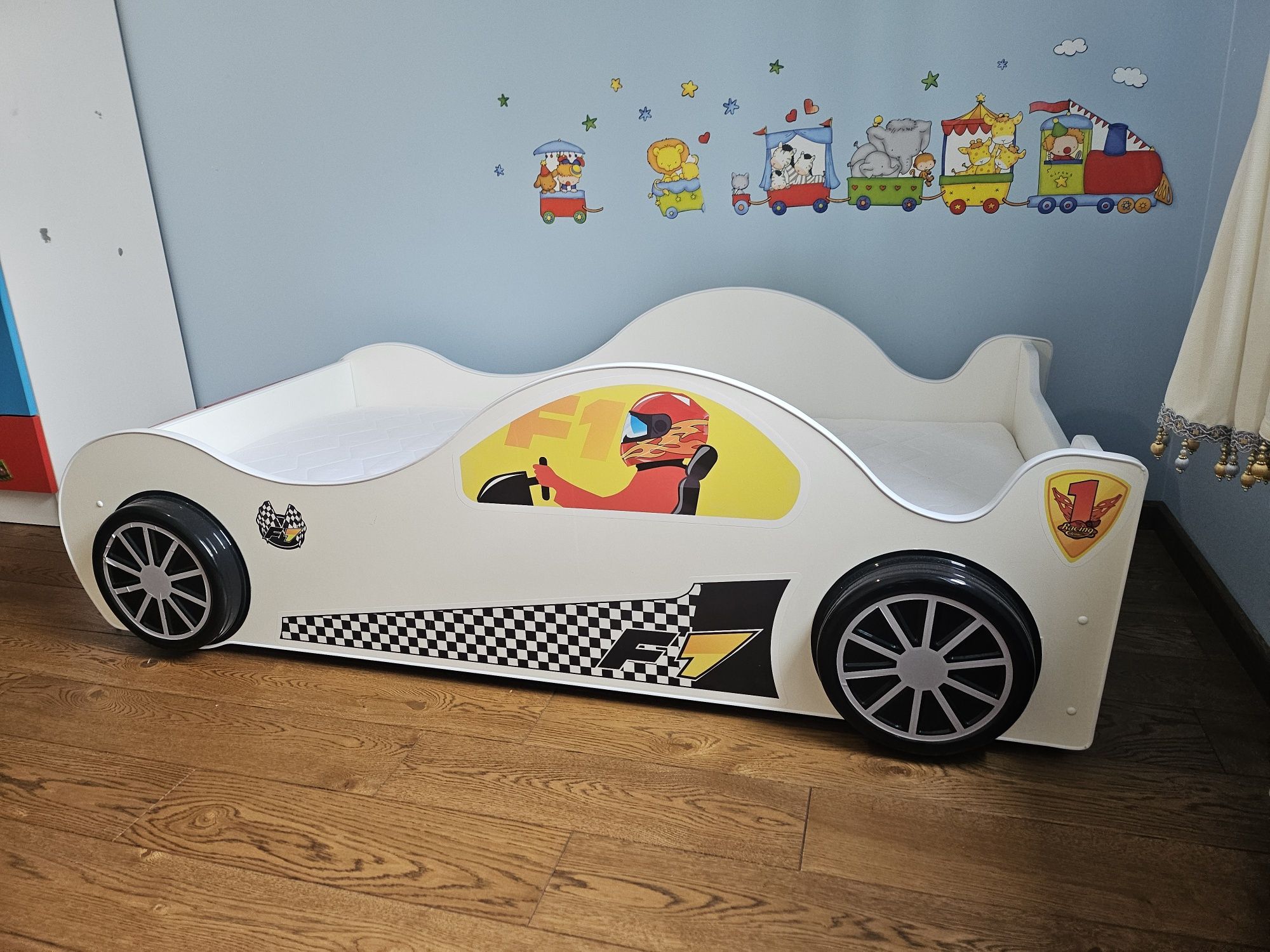 Łóżeczko chłopięce samochód F1