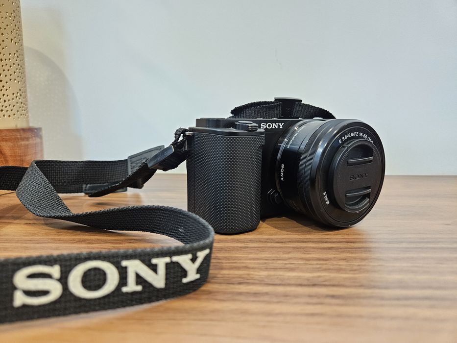 Câmara Sony ZV E10 4K - Como nova c/garantia