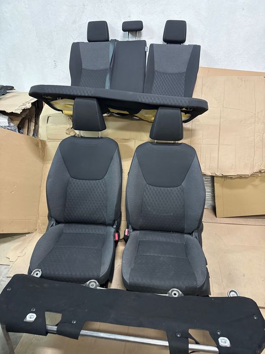 Toyota yaris IV hybrid 20-24 komplet siedzeń