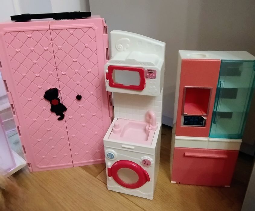 Zestaw Barbie DreamHouse + karetka + 10 lalek + mnóstwo akcesoriów