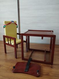 Krzesełko do karmienia, stolik