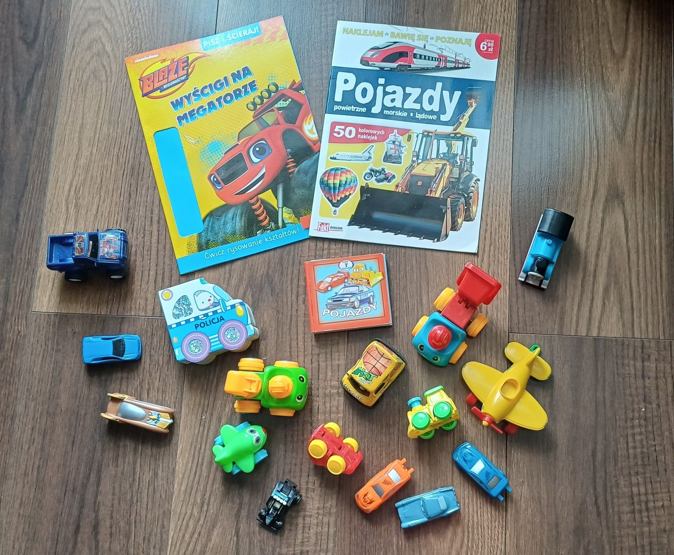pojazdy samochody książeczki