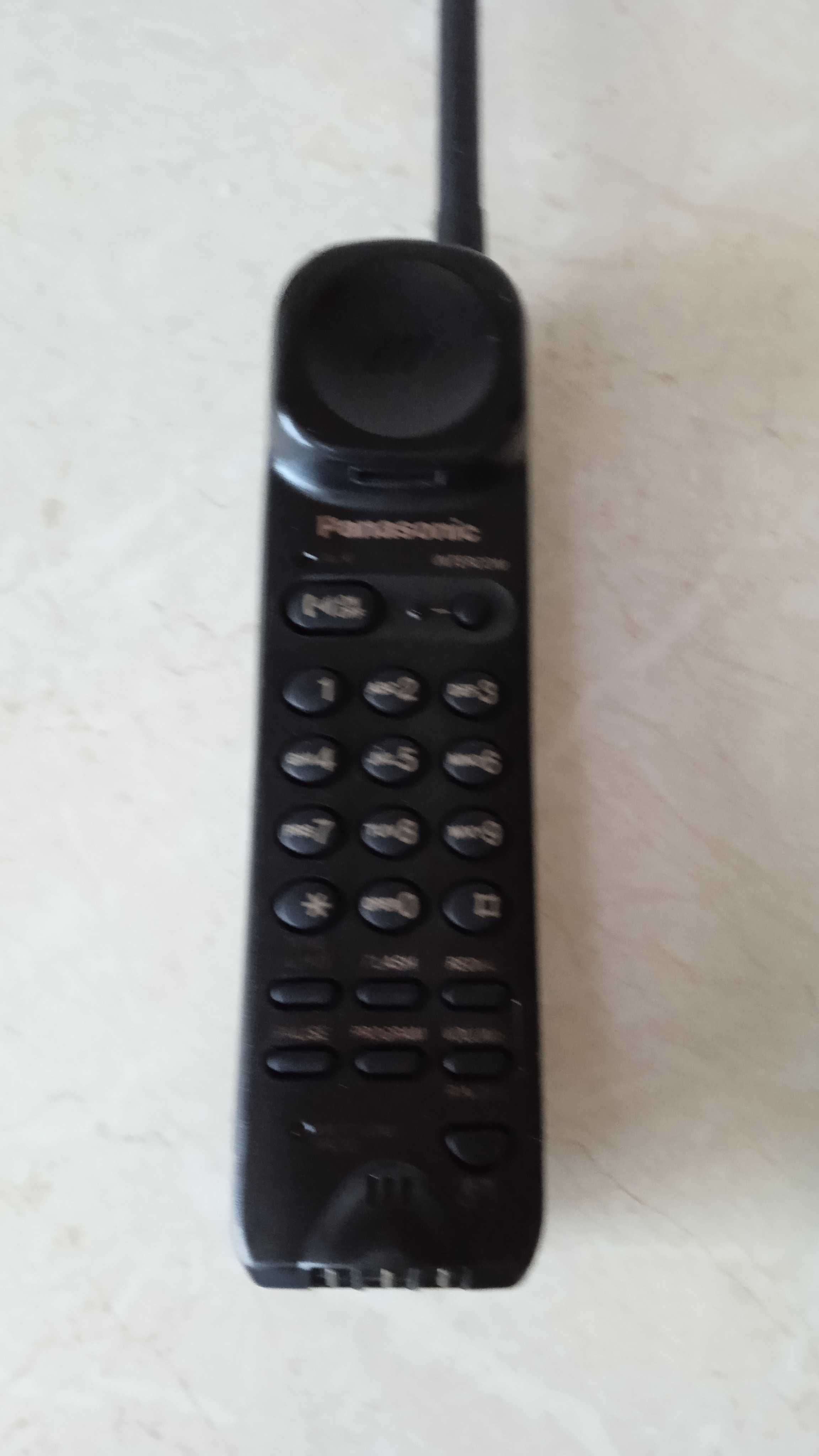 Panasonic telefon czarny.