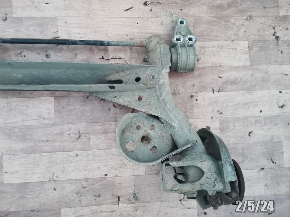 VW Passat B5 FL lift Kombi Belka tylnego zawieszenia tylna tył