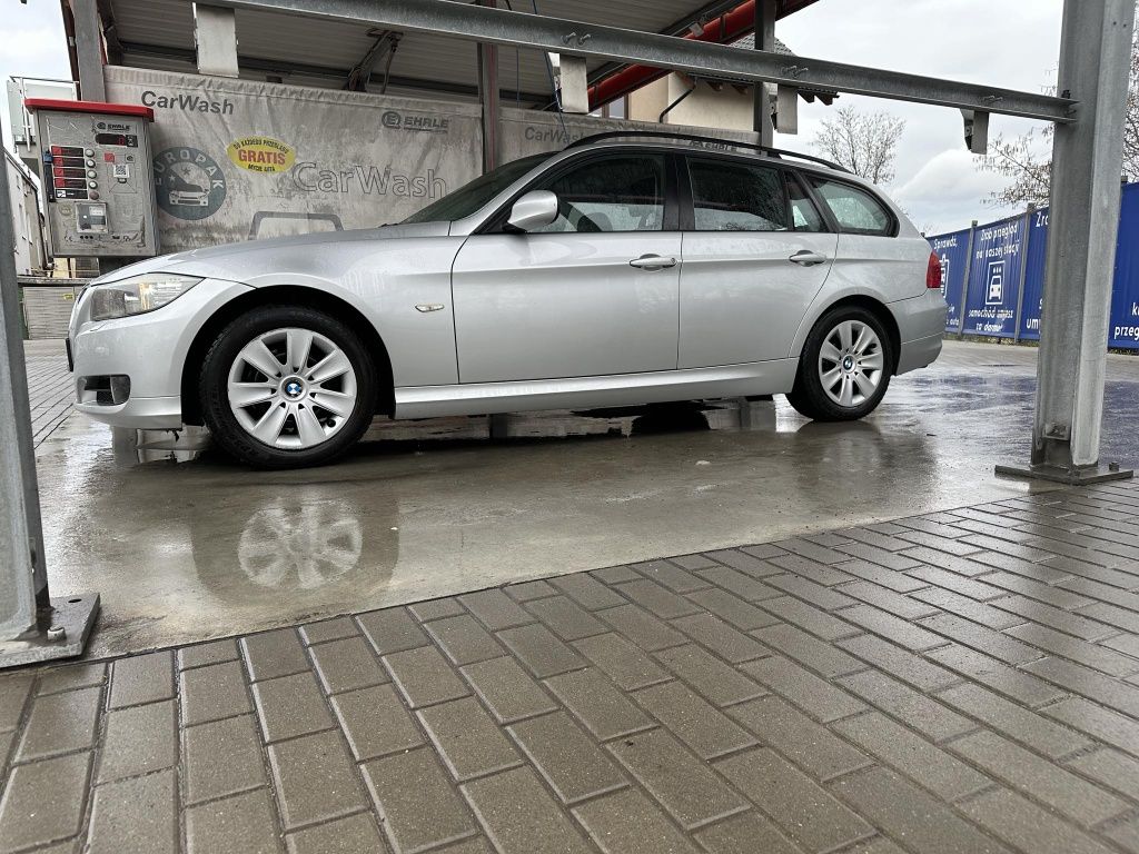 BMW 318i Touring 2009r