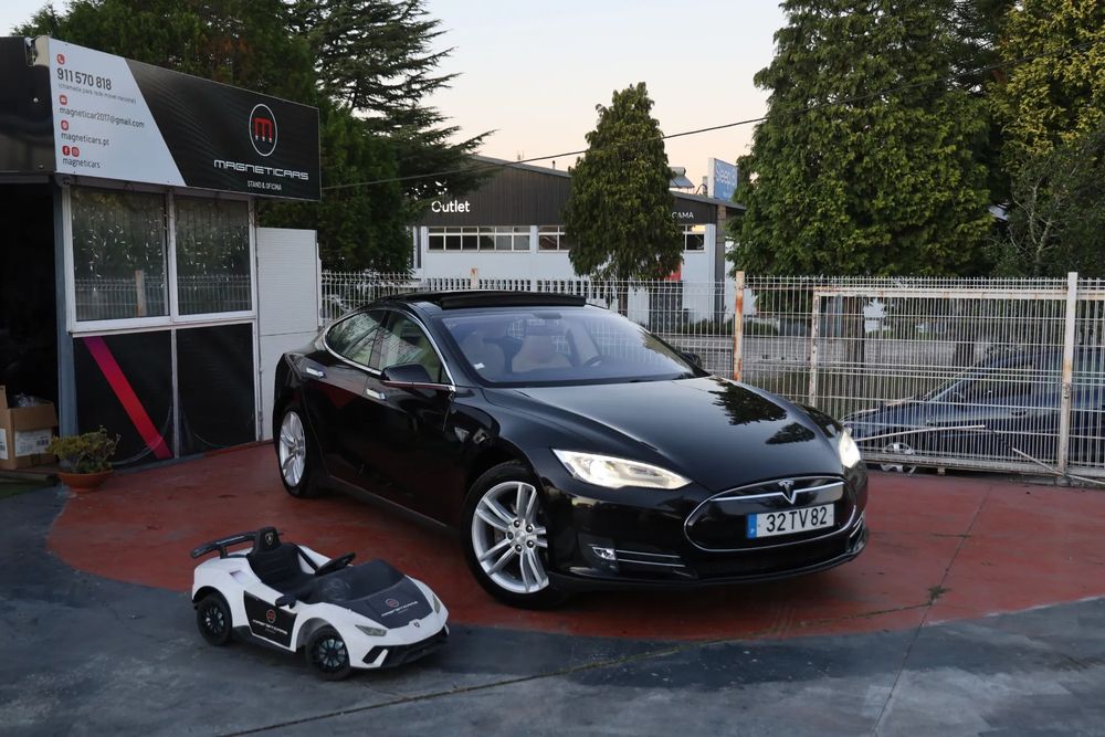 Tesla Model S 85D