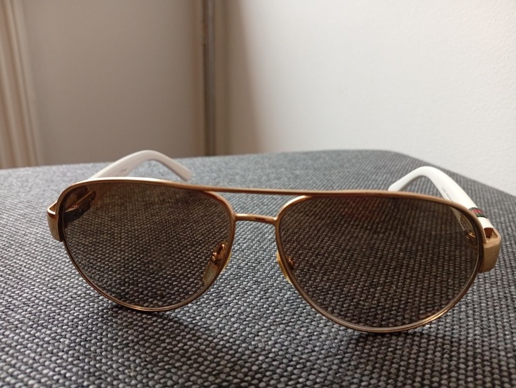 Oryginalne okulary przeciwsłoneczne damskie Gucci w stanie bardzo dobr