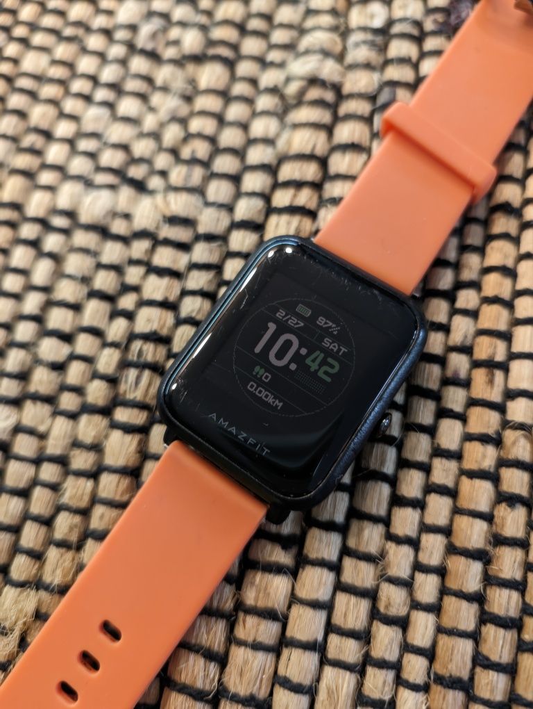 Smartwatch Amazfit BIP + 6 wymiennych opasek