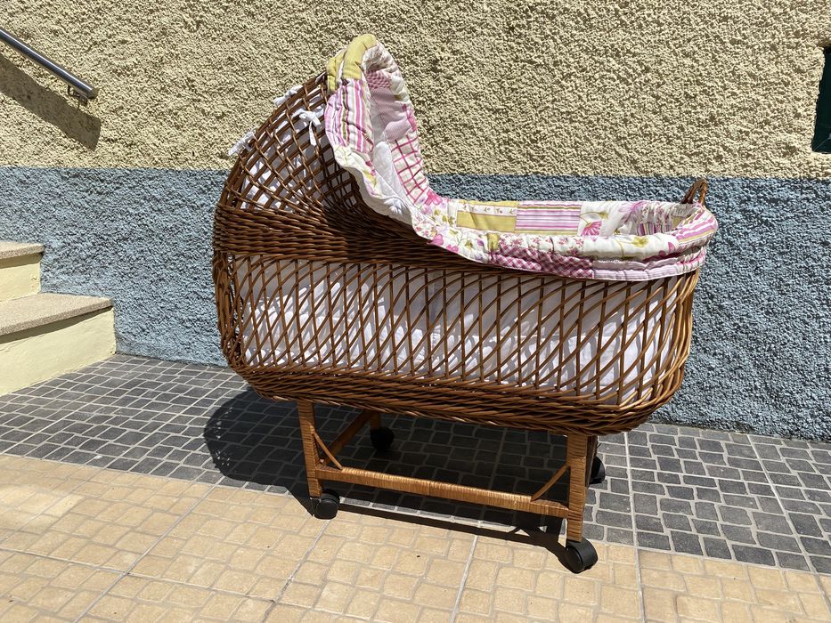 Berço de Verga com rodas feito artezanalmente