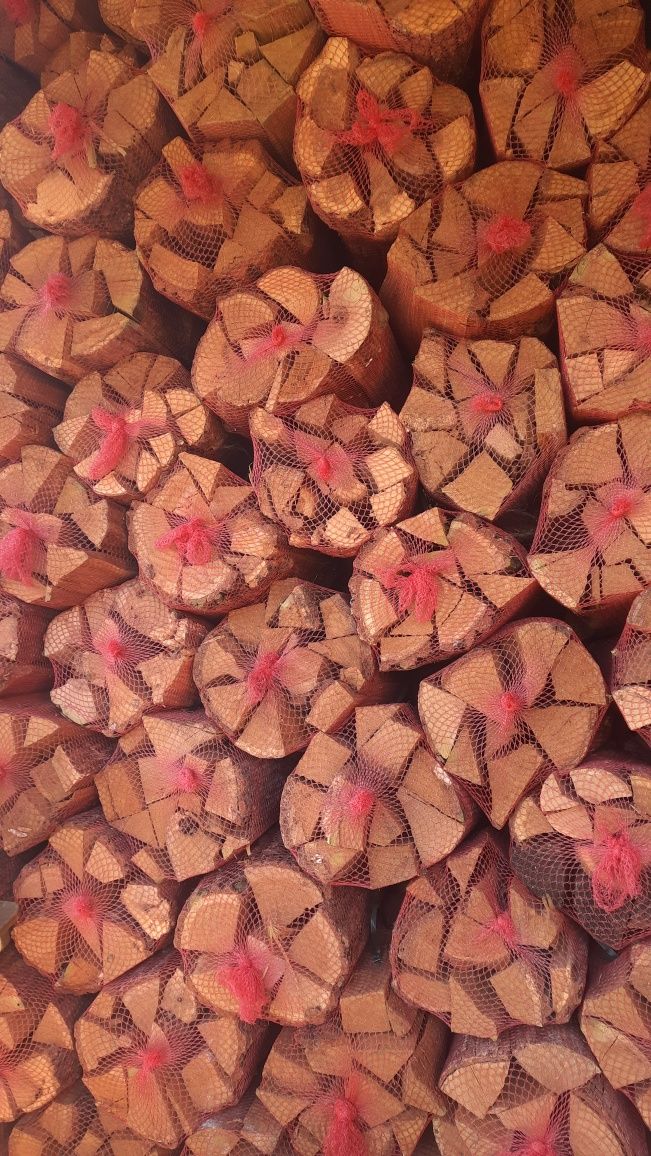 Дрова в сетках фасованные колотые рубленные дуб для барбекю бани котла