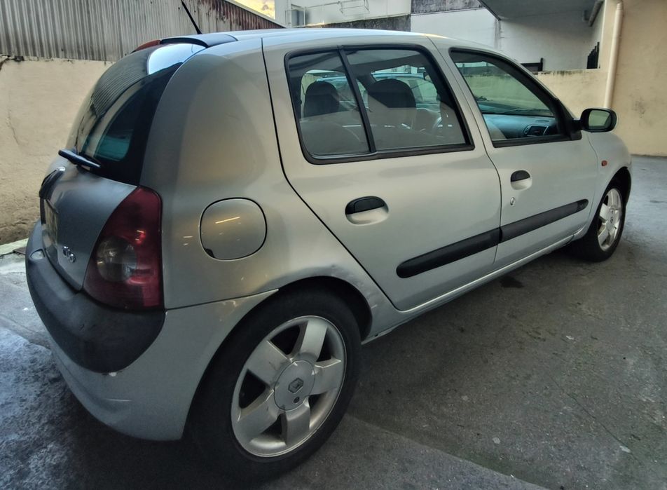 Renault Clio 1.2 RXE apenas 120 mil kms