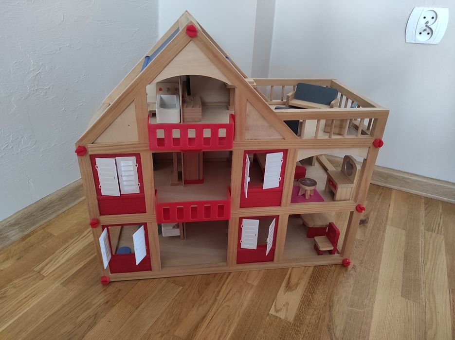 Domek drewniany dla lalek z mebelkami