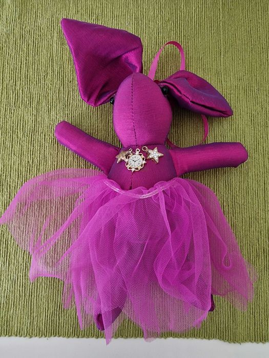 Текстильний зайка, іграшка чи аксесуар