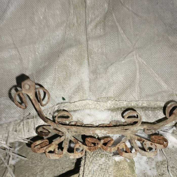 Wieszak na kwiatki metalowy