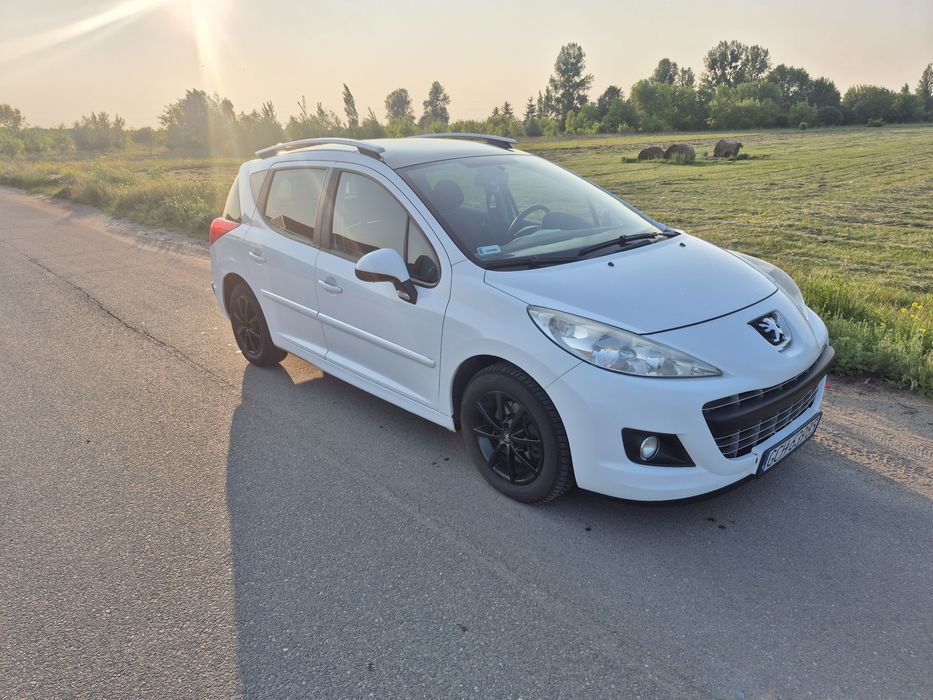Peugeot 207SW 1,6Hdi exlusive chromy panorama hak tempomat klima zamia