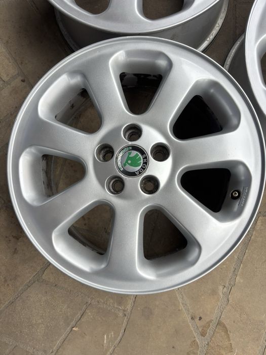 Оригінальні диски 5/100 r16 6.5j et42 skoda octavia vw golf seat